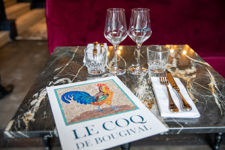 Le coq de online l'est
